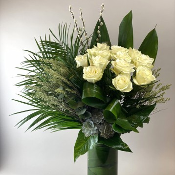 Leo Beyaz Gül Aranjmanı