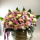 Sepette Gül ve Pembe Çiçekler