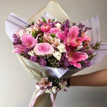 Wolf Pembe Lilyum Buketi