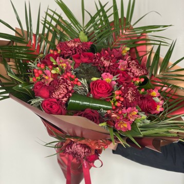 Yuma 11 Kırmızı Gül Buketi