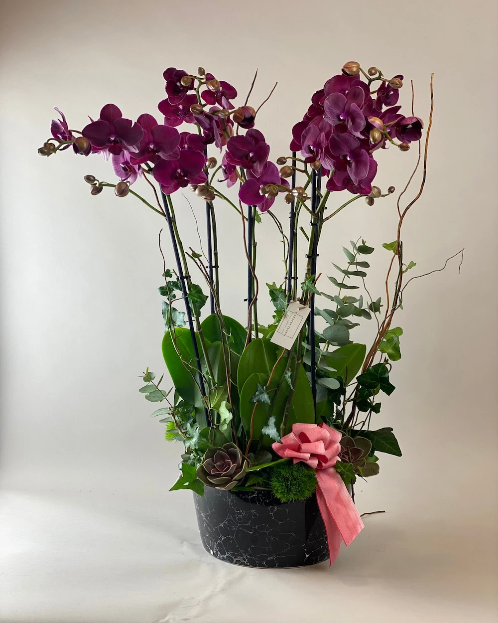 Siyah Vazoda Altılı Mor Orkide